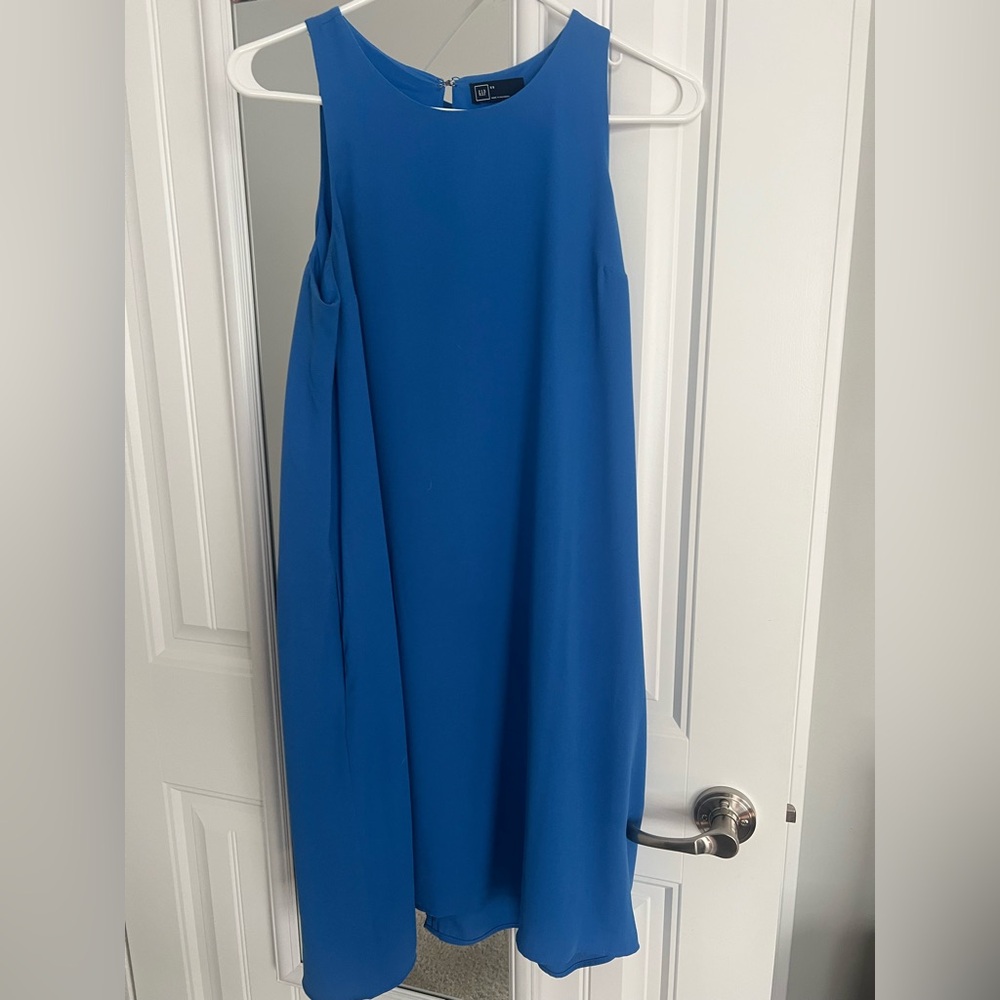 Elegant Blue Sleeveless Dress with pockets